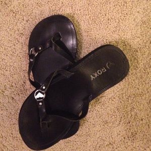 Black flip flops from roxy girl