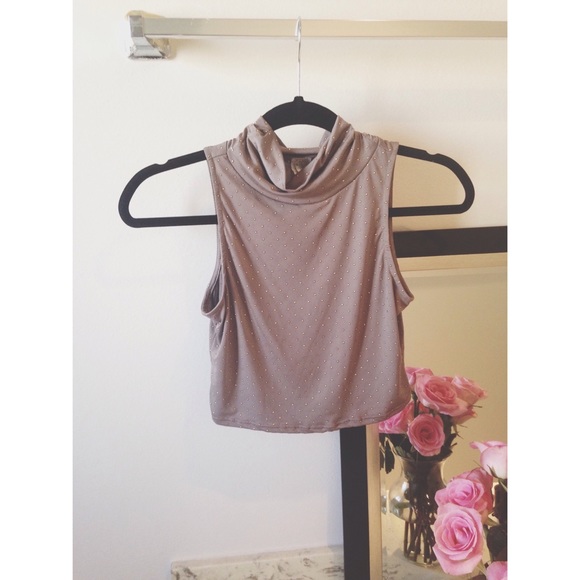 CROP TOP