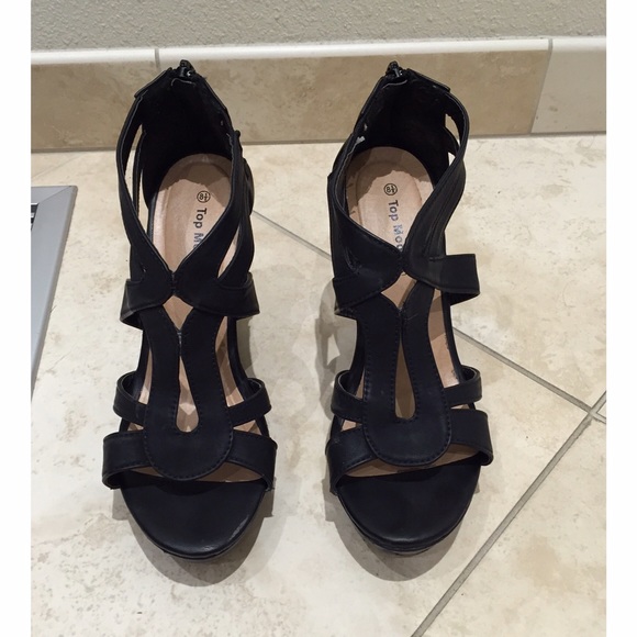 Black Detailed Wedges
