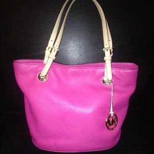 ✨💯Michael Kors Authentic leather pink purse