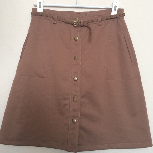 3 for $15 🥳 NWOT Mocha Skirt with Belt