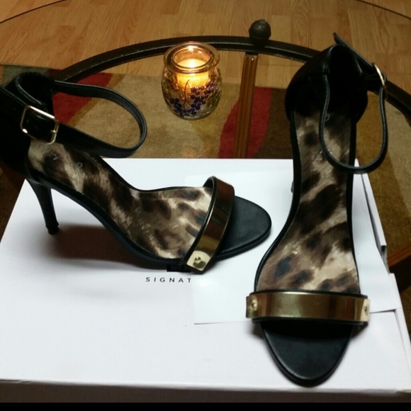 Qupid  blk n gold sandals