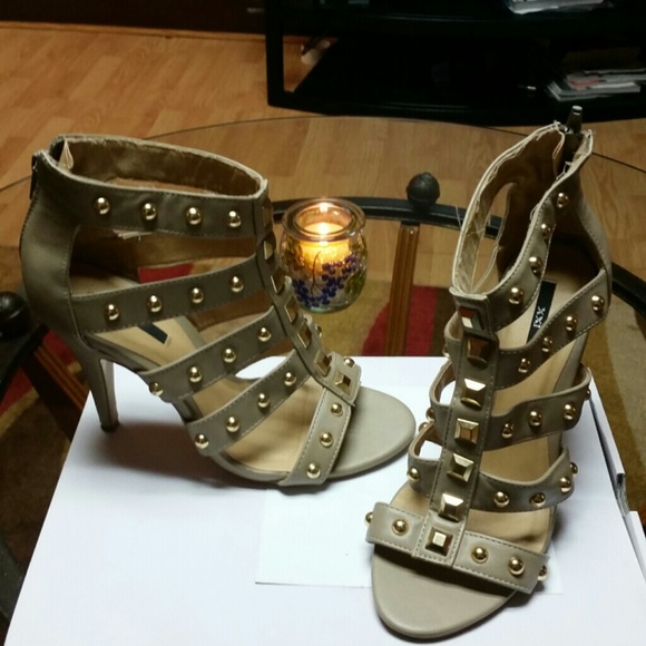 Sexy f21 stud sandals