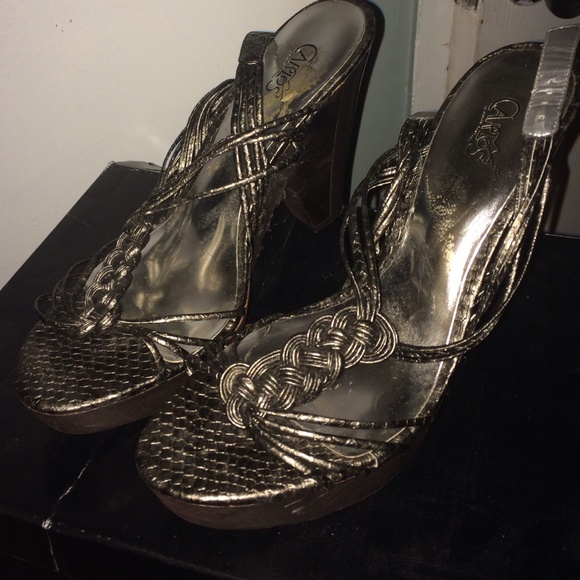 Heels - Picture 1 of 3