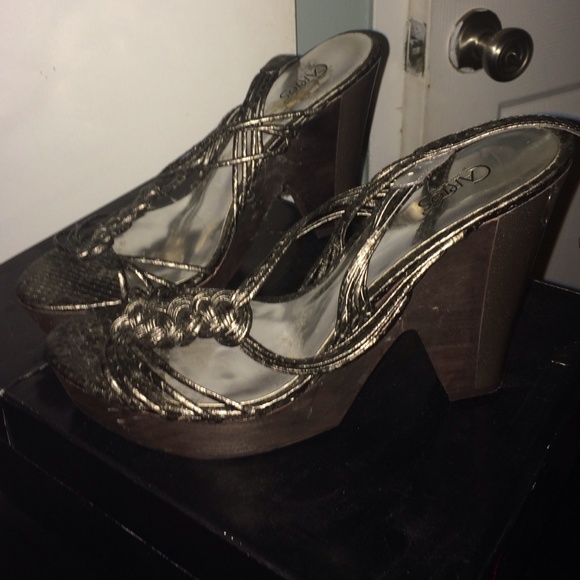 Heels - Picture 2 of 3