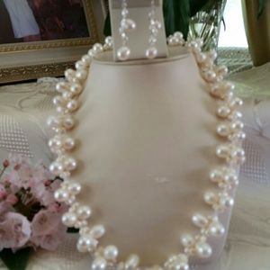 NWOT Rice Pearl cluster necklace and earrings.