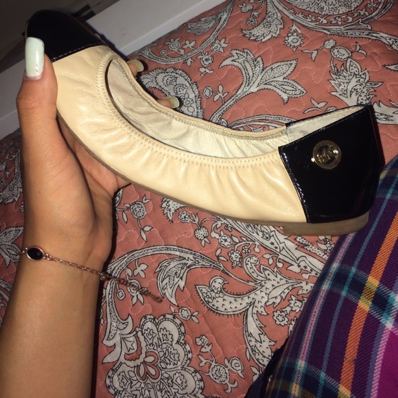 Nude Michael kors flats!!! Size 6.5