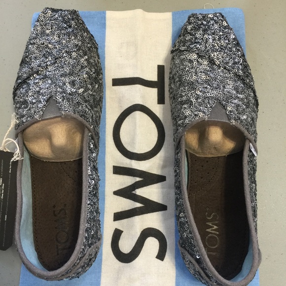 ✨🌟BN Toms Classics Loafers in Pewter Sequins🌟✨ - Picture 1 of 3