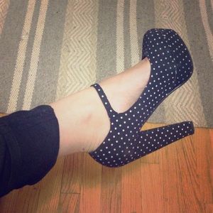 💥Mary Jane polka dot heels!!
