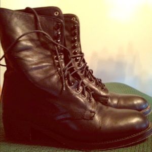 Pristine high ankle boots soft leather.