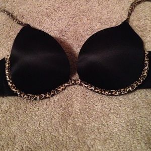 daisy fuentes Black & Cheetah print push-up bra!