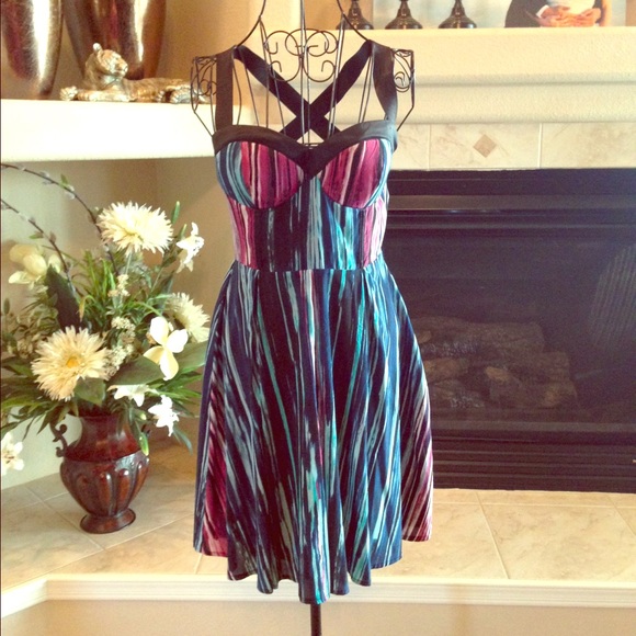 bebe Dresses & Skirts - 🎉Host Pick🎉Bebe criss cross back dress