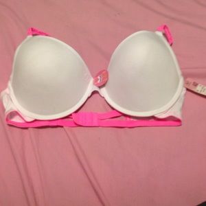 40D white and pink bra