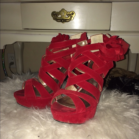 Red Strap Heals