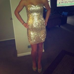 La femme homecoming dress size 4 but I am size 2