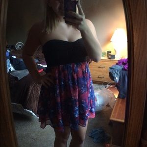 Stunning strapless flowy dress!!