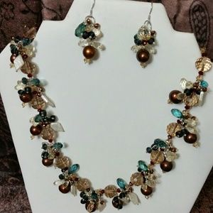 NWOT Elegant fashion pearls & crystals set.