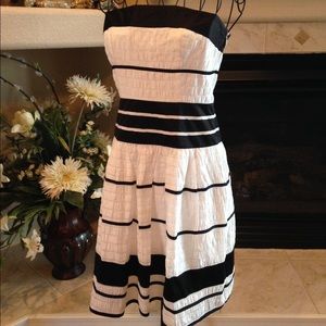 🎉Host Pick🎉The Limited black and white dress