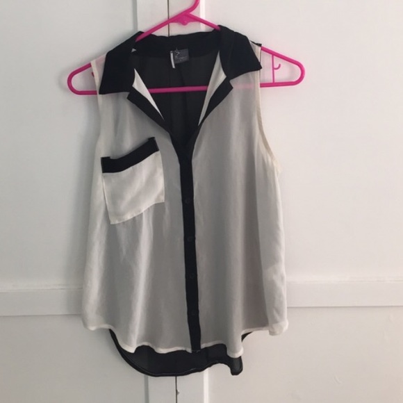 Sparkle & Fade Sleeveless Chiffon Top - Picture 2 of 4