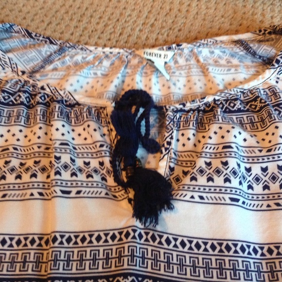 Mid sleeve loose fitting top - Picture 2 of 2