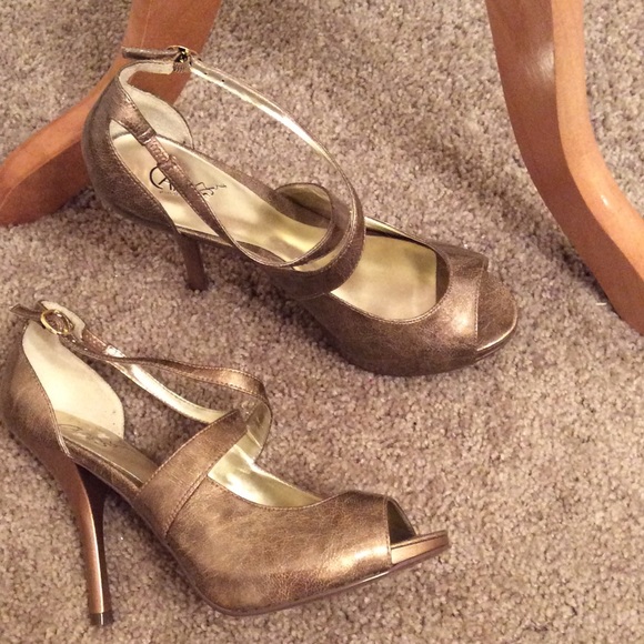 Carlos Santana Gold High Heels