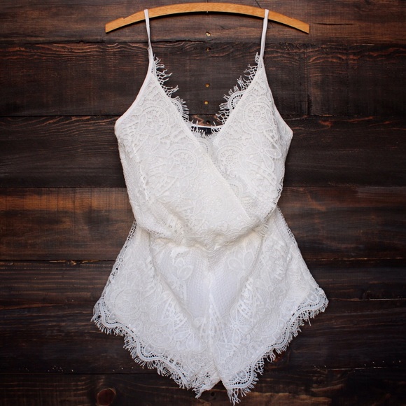 ✖️SOLD✖️Lace Your Bets Ivory Lace Romper - Picture 3 of 4