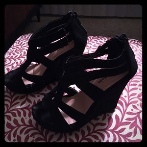 Black wedge
