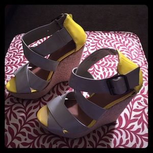 Grey and yellow wedges