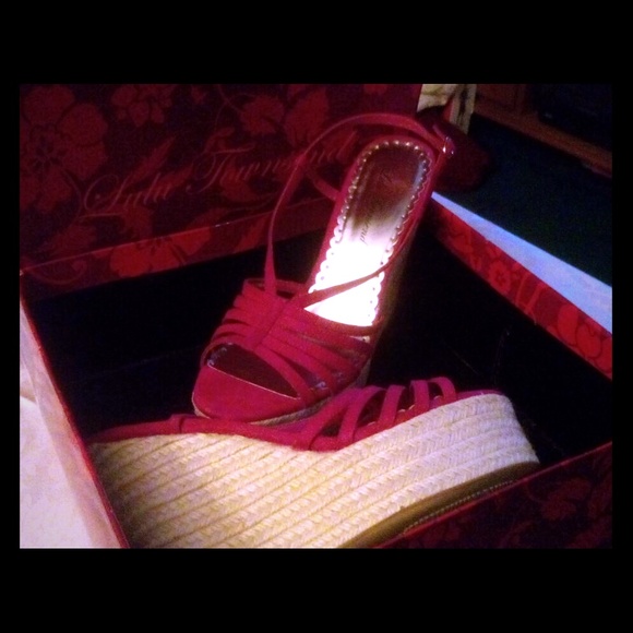 DSW Fuchsia summer wedges