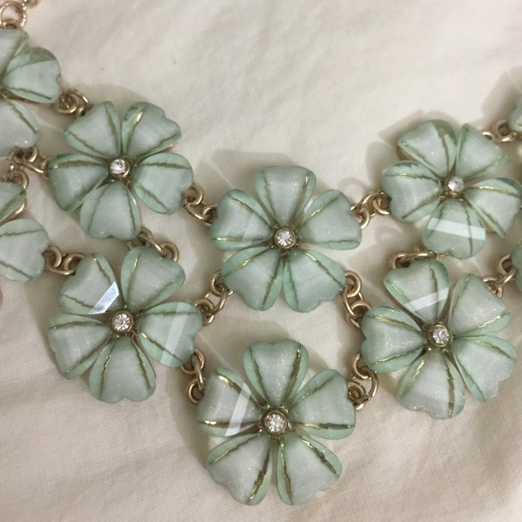 Beautiful F21 light blue floral necklace - Picture 2 of 2