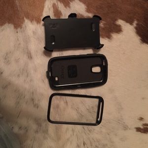 Galaxy S4- defender otter box