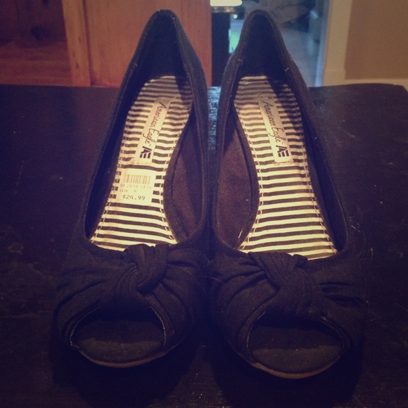 Very adorable black high heels.
