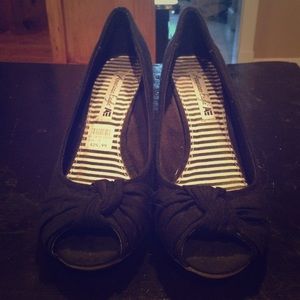 Very adorable black high heels.