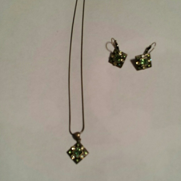 Necklace and earring set
