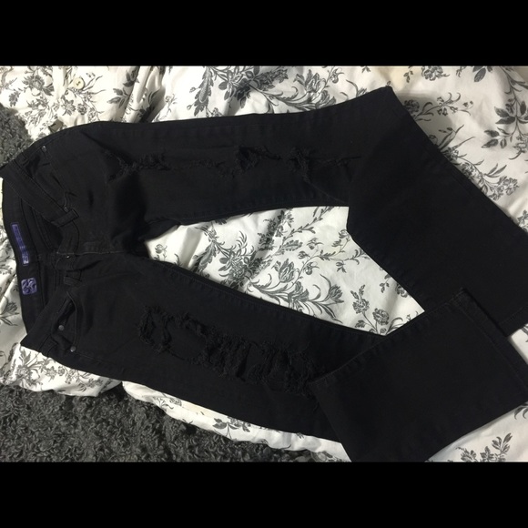 Distressed black skinny jeans