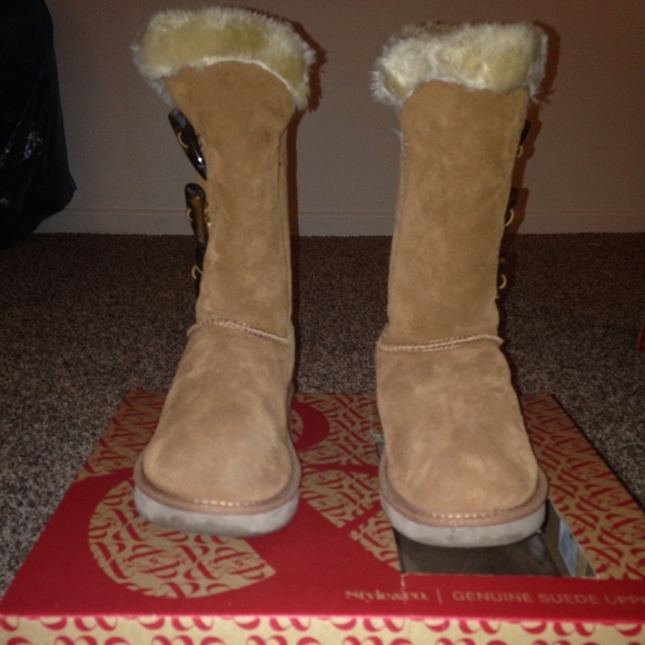 Boots - Picture 2 of 3