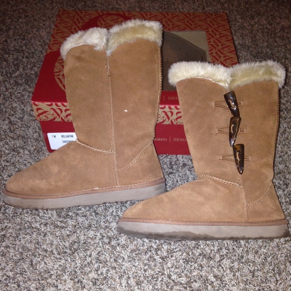 Boots - Picture 3 of 3