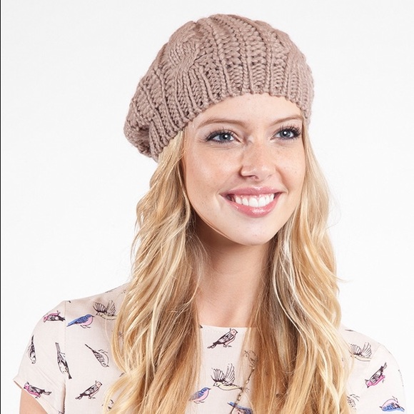 ART ON BEIGE BERET - Picture 2 of 4