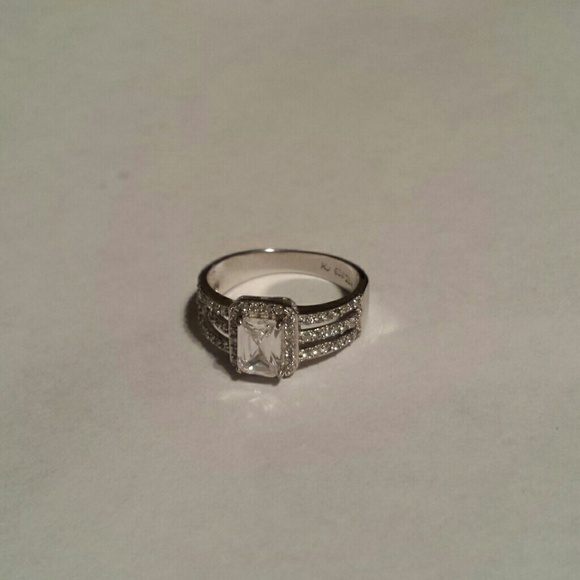 Ring - Picture 1 of 3