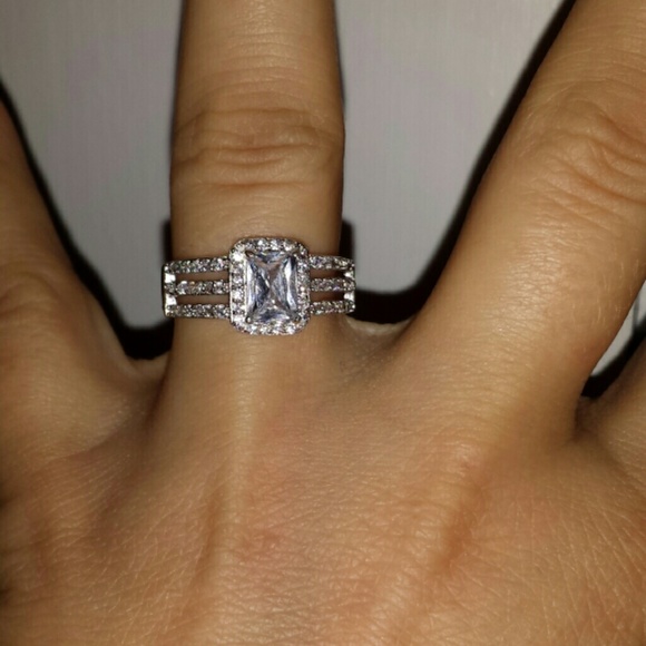 Ring - Picture 2 of 3