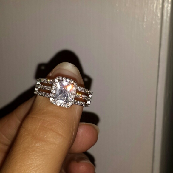Ring - Picture 3 of 3