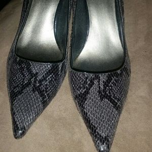 Fantastic pointy toe pumps NWOT