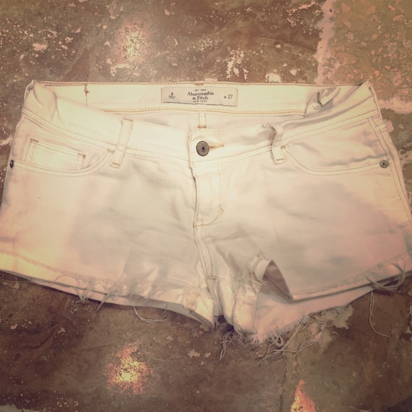 White Abercrombie & Fitch shorts