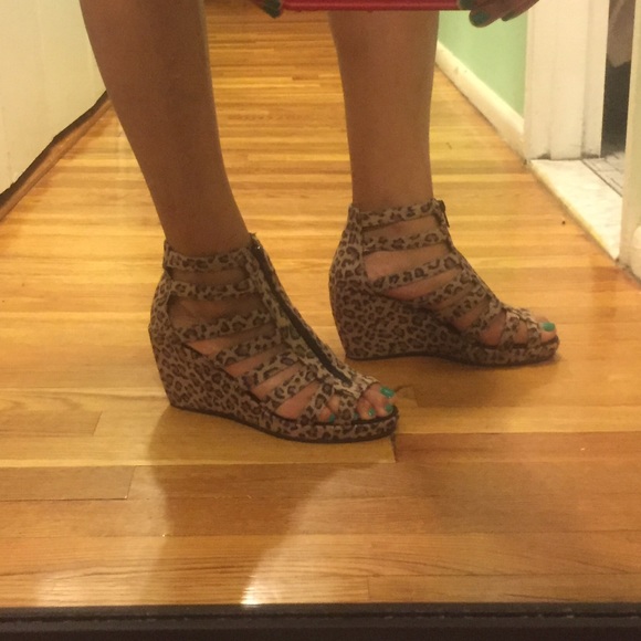H&M wedge cheetah print zip up sandals size 9