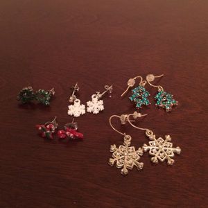 5 pairs of christmas earrings