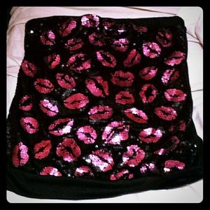 Kiss lip sleeveless top