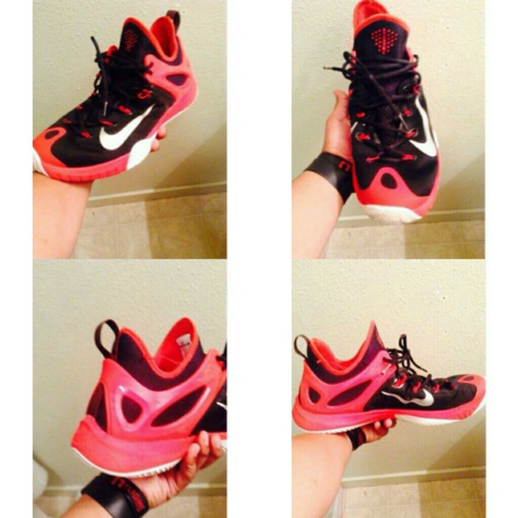 SOLD ! Nike basketball shoes