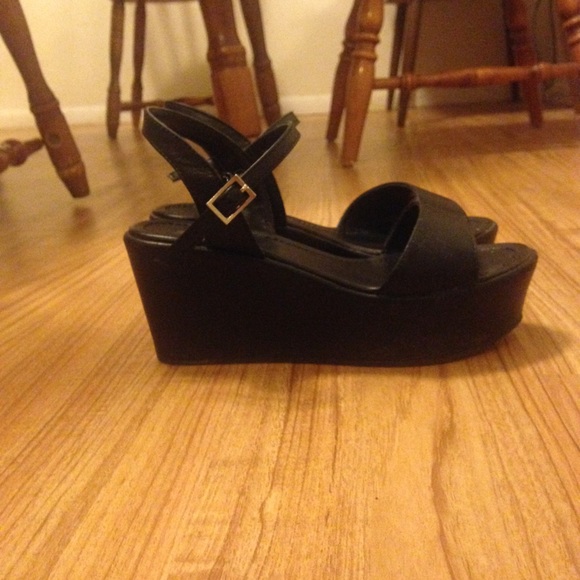 Black flatforms