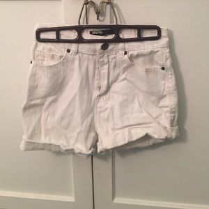 🚫SOLD VIA MERCARÍ🚫 BDG white high rise shorts