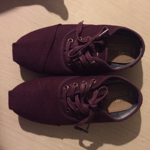 TOMS shoes • 100% authentic • come w original bag